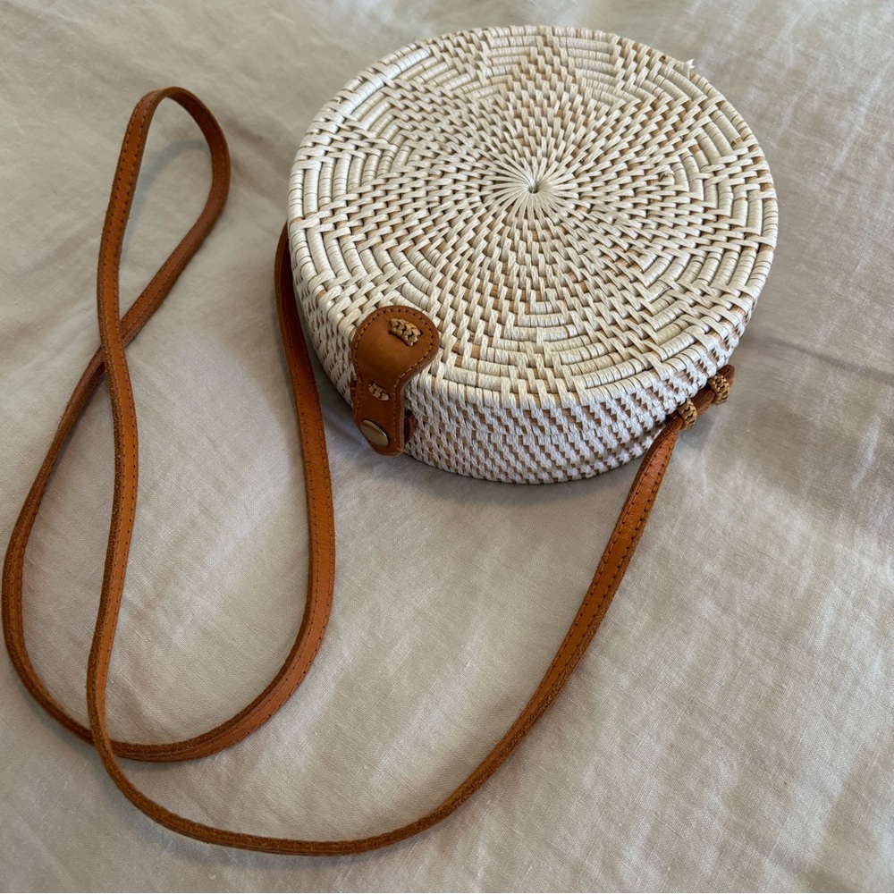Handmade Woven Round Cream + Tan Crossbody Bag Handmade in Bali - Picture 7 of 14